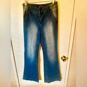 Lucky women’s trouser jeans, size 4/27. Super cute!
